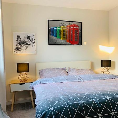 Whyte, Modern 3 Bed House With Garden, Sleeps 9, Free Parking, Sittingbourne City Centre, Kent Buitenkant foto
