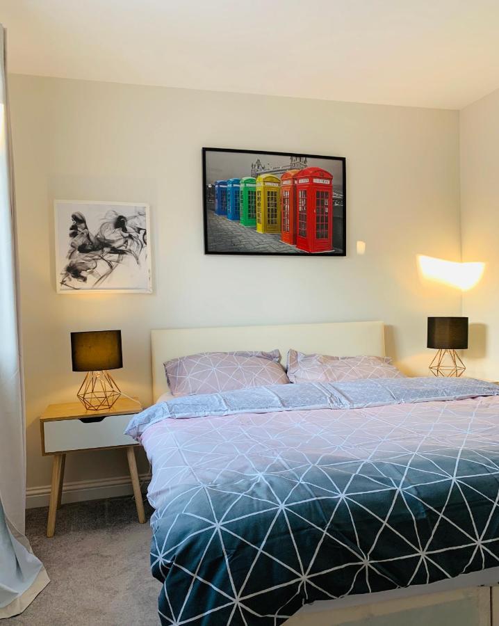 Whyte, Modern 3 Bed House With Garden, Sleeps 9, Free Parking, Sittingbourne City Centre, Kent Buitenkant foto