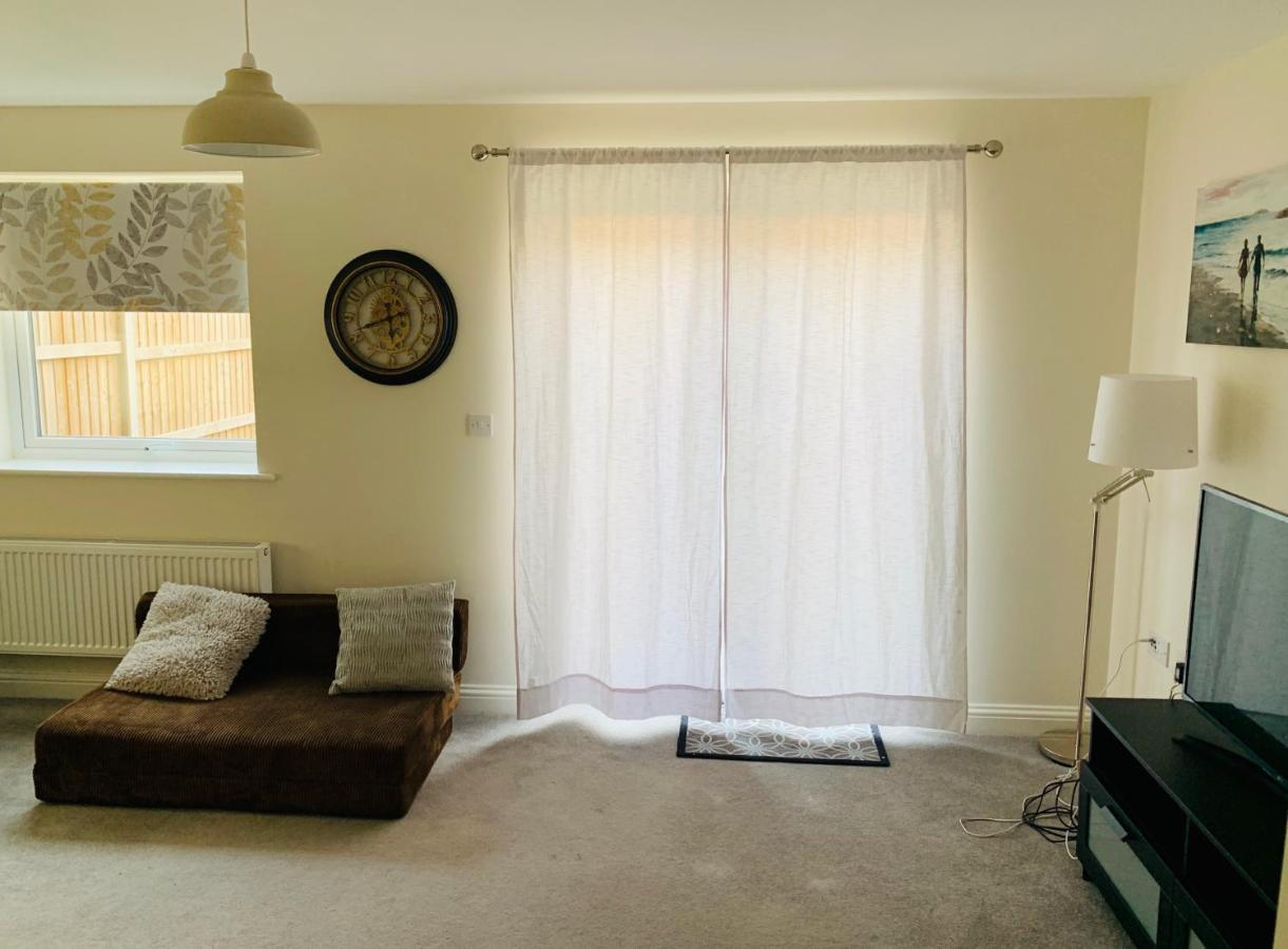 Whyte, Modern 3 Bed House With Garden, Sleeps 9, Free Parking, Sittingbourne City Centre, Kent Buitenkant foto