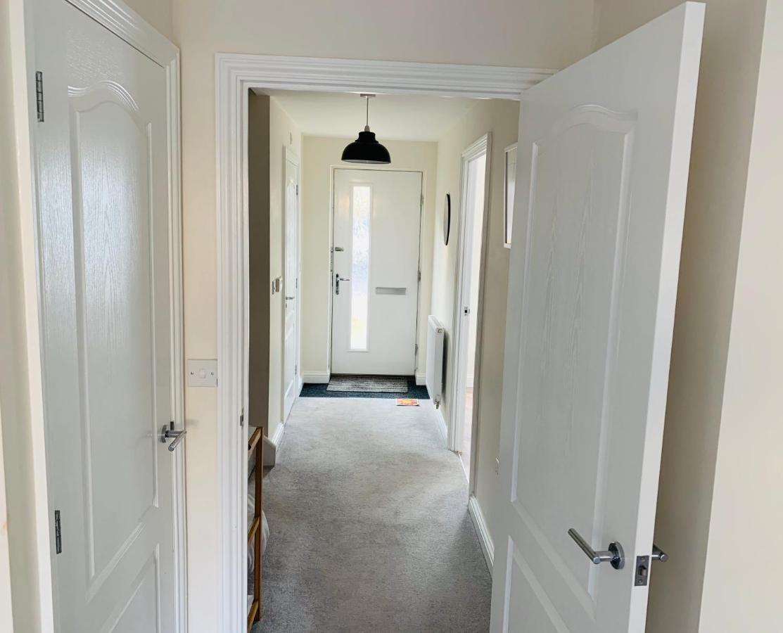 Whyte, Modern 3 Bed House With Garden, Sleeps 9, Free Parking, Sittingbourne City Centre, Kent Buitenkant foto