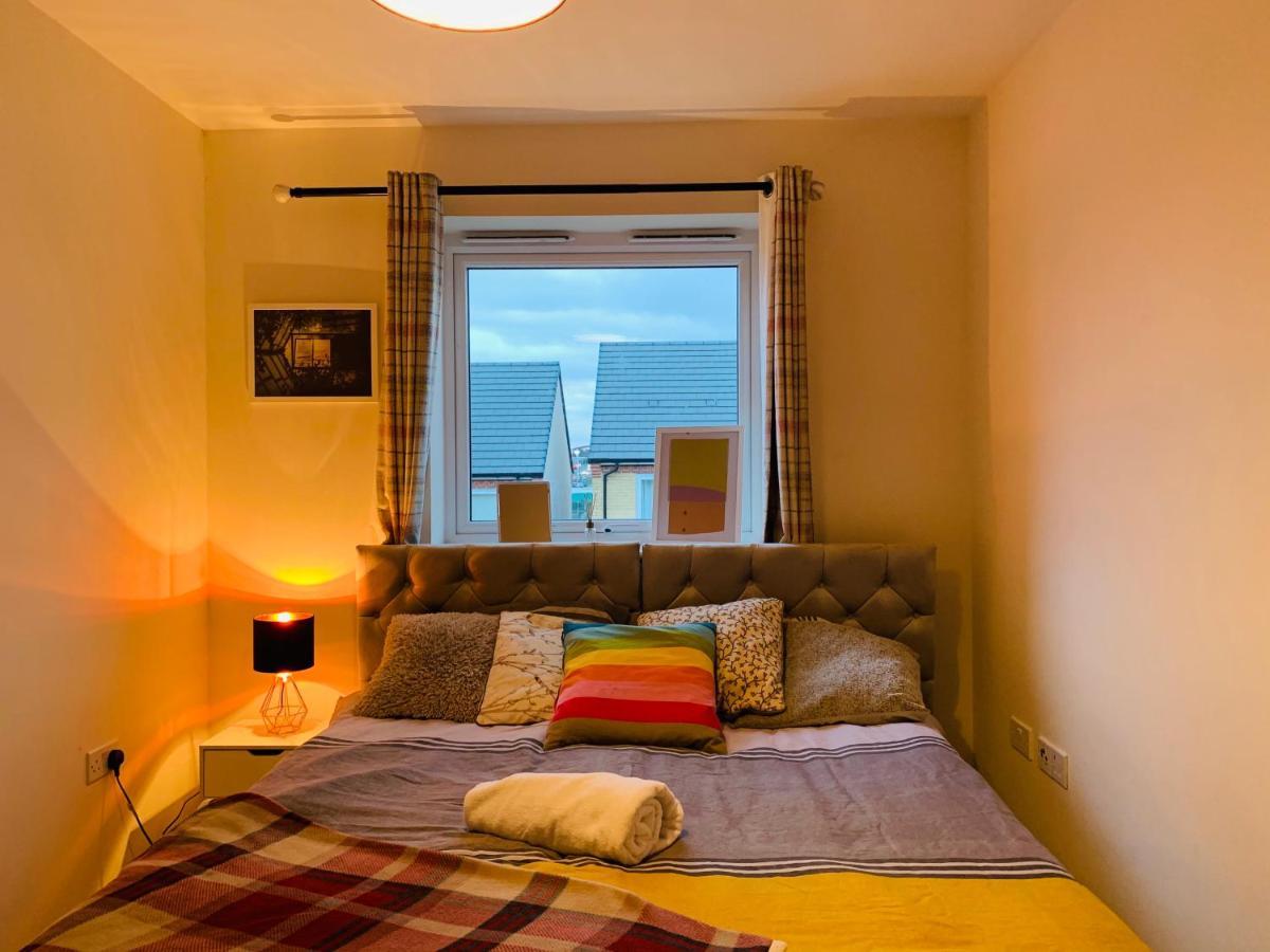 Whyte, Modern 3 Bed House With Garden, Sleeps 9, Free Parking, Sittingbourne City Centre, Kent Buitenkant foto